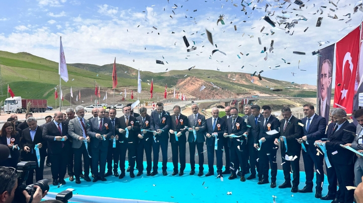 Siirt-Kurtalan Yolu ve Havalimanı Bağlantı Yolu’nun açılış törenine katılmak üzere 